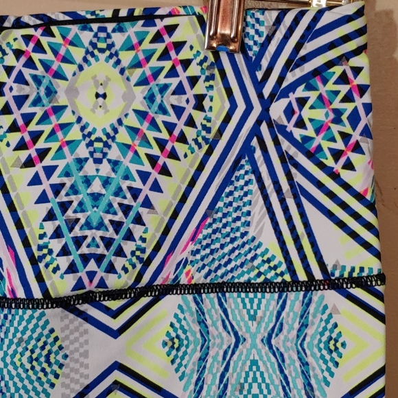 Victoria's Secret Vintage VSX Aztec Capris M - Picture 6 of 10